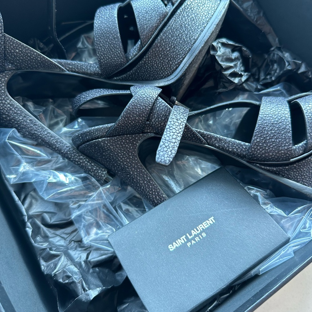 Ysl shoes size 38,5 very good condition, caviar leather.